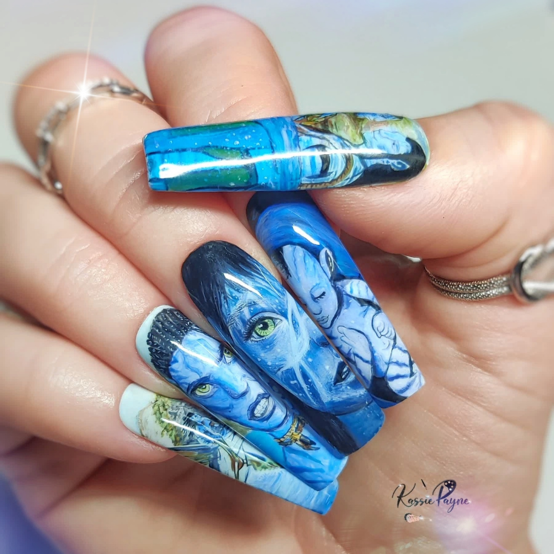 PORTRAIT/REALISTIC NAILS