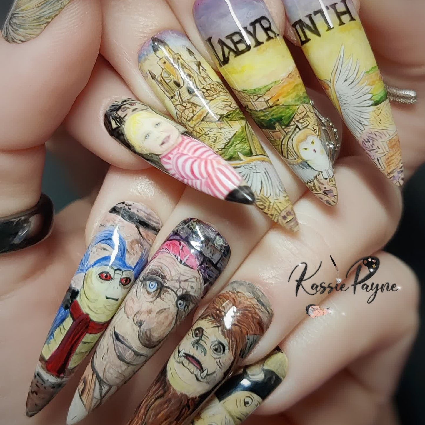 PORTRAIT/REALISTIC NAILS